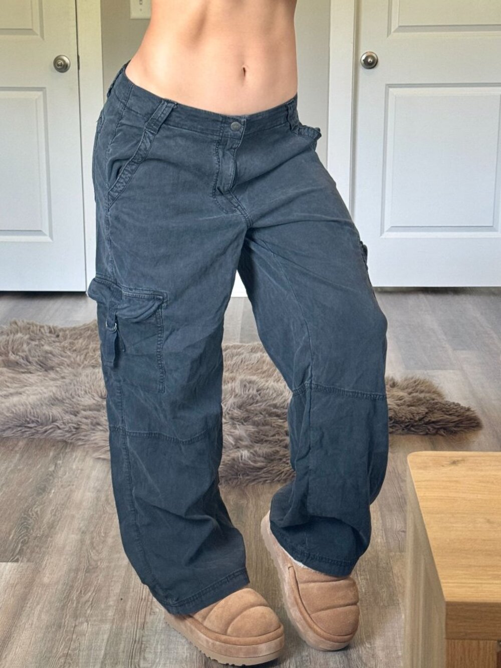 American Eagle Super High-Rise Baggy Wide Leg Cargo Pants Womens 10 Grunge Y2K